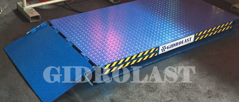 Hydraulic scissor lift tables
