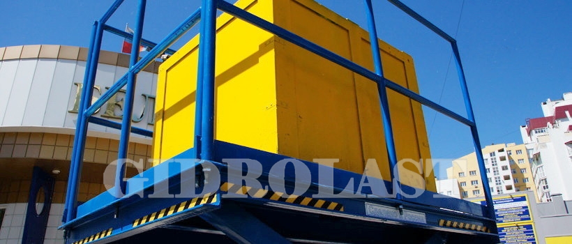 Hydraulic scissor lift tables